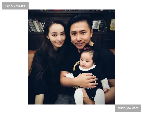 迪巴拉妻子晒育儿日常透露女儿取名仍与丈夫商量中温馨互动引关注