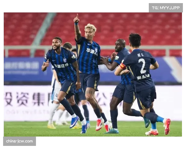 武汉三镇四比一大胜大连英博 巴西中场绍尔传射建功